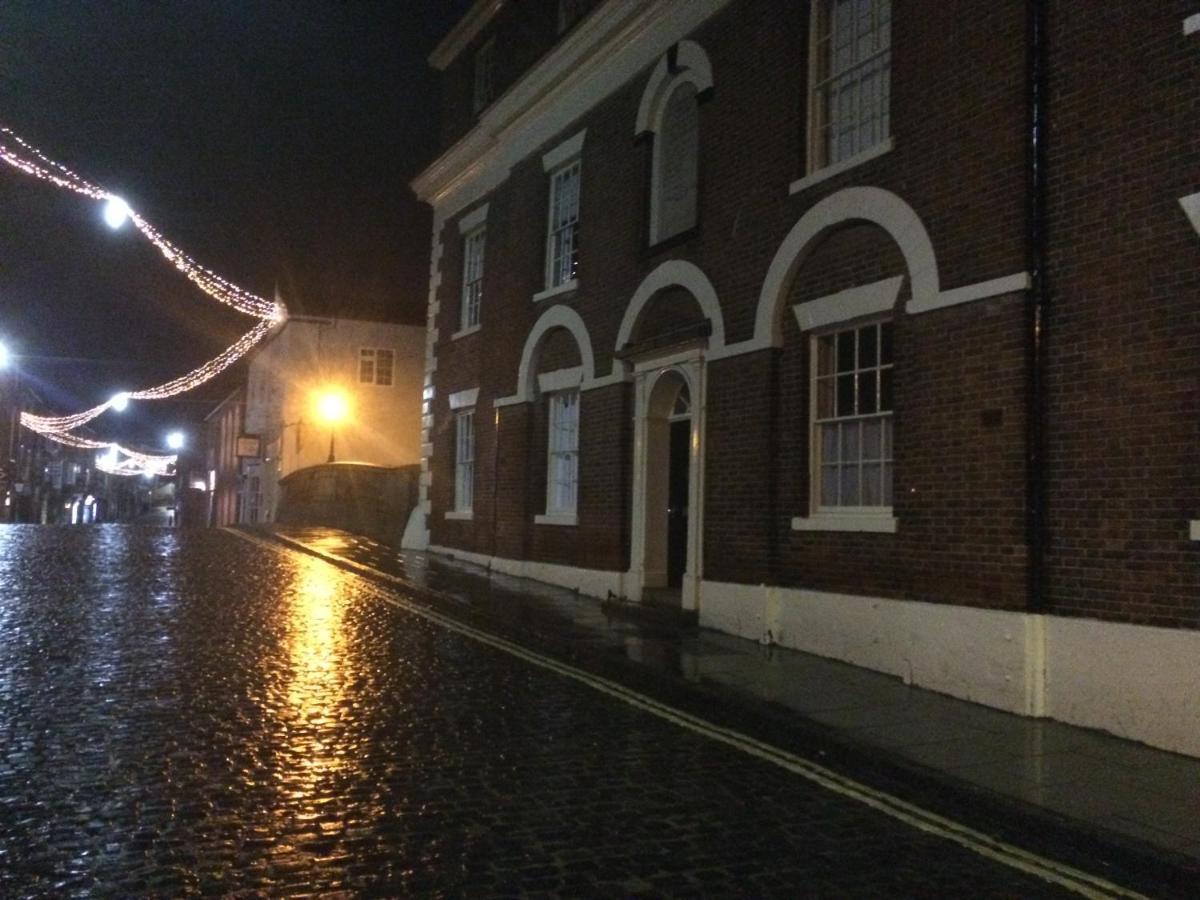 Centre - The Old Committee Room-free Parking *