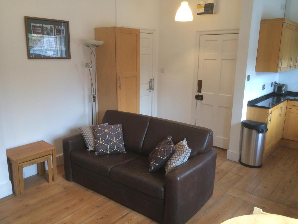 Centre - The Old Committee Room-free Parking
